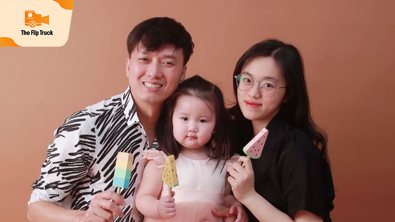 Quách Ngọc Tuyên Ngôi sao điện ảnh chinh phục khán giả với vai Tư Hậu trong Lật Mặt 7 6 Gia Đình ngoài đời của Tư Hậu - Quách Ngọc Tuyên