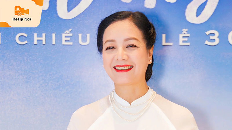 NSUT Chiều Xuân: Biểu tượng điện ảnh Việt trong 'Lật Mặt 8' 5 NSUT Chiều Xuân trong buổi ra mắt lật mặt 8